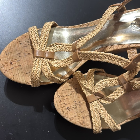 Women’s size 10M | Carlos Santana Braided cork | Tan and Gold wedges - Picture 2 of 10
